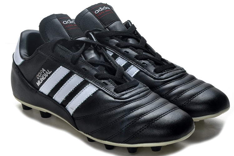 Chuteira Adidas Mundial Campo FG - Preto/branco