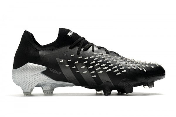 Chuteira Adidas Predator Freak.1 Low Campo FG "Superstealth"